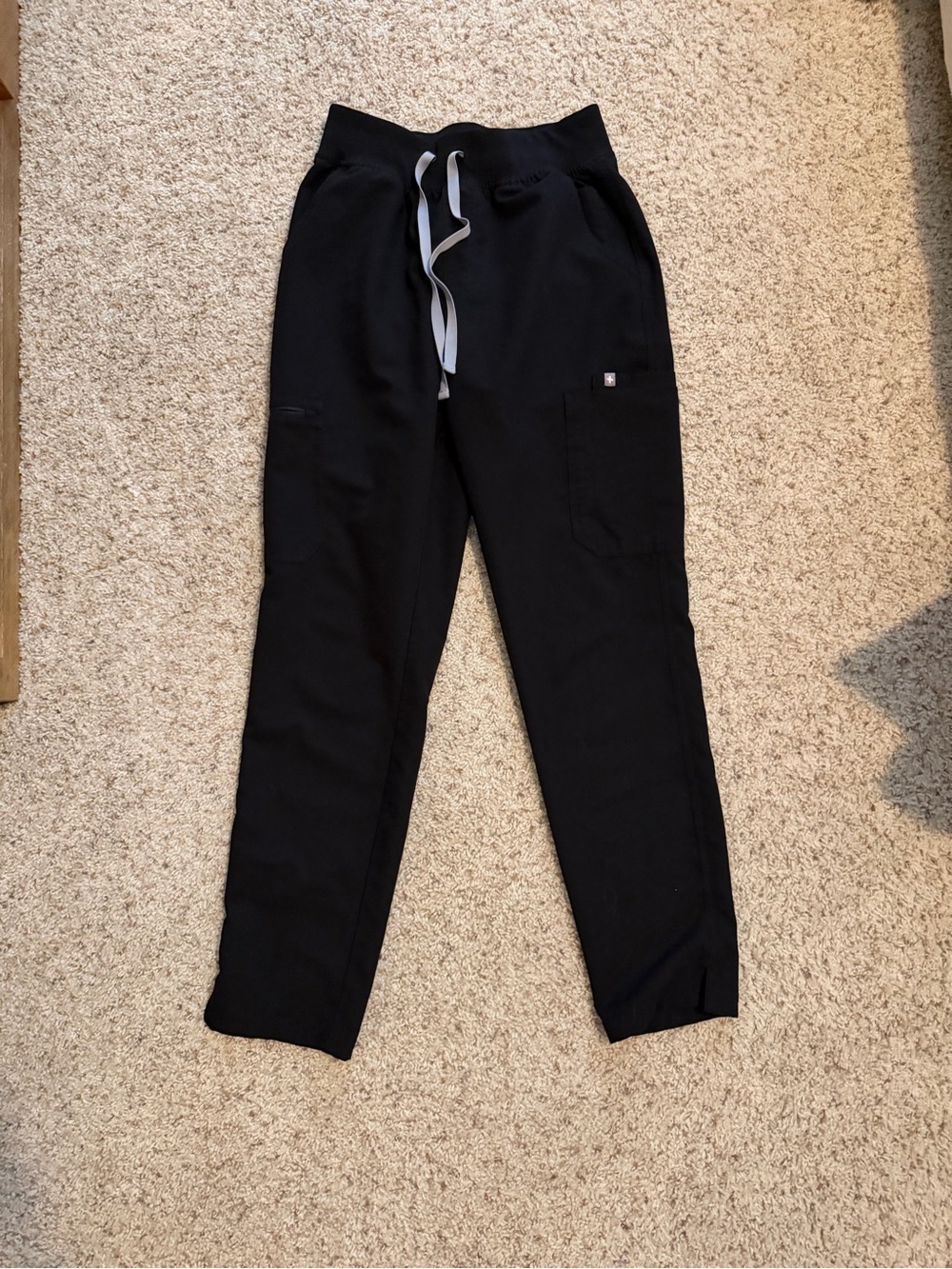 Women’s black fig scrub pants
